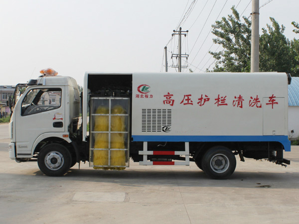 东风多利卡护栏清洗车
