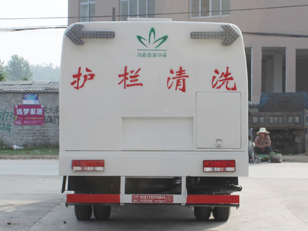 东风多利卡护栏清洗车