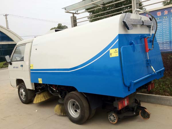 福田小型扫地车