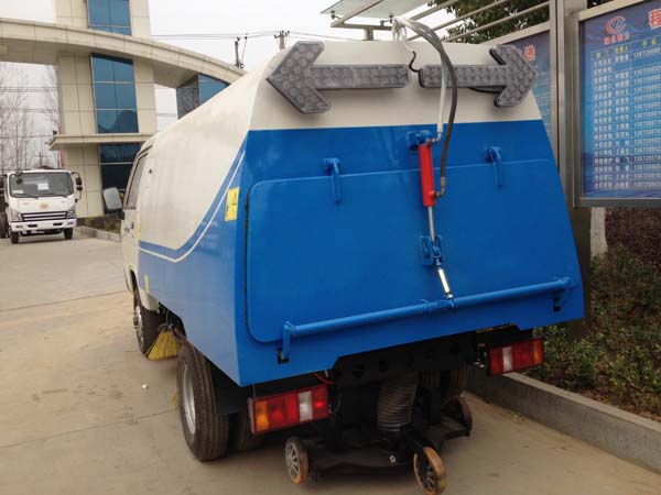 福田小型扫地车