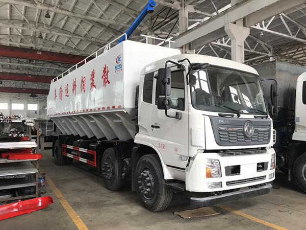 东风天锦小三轴30方散装饲料车