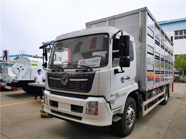 6.8米运猪车(东风天锦)