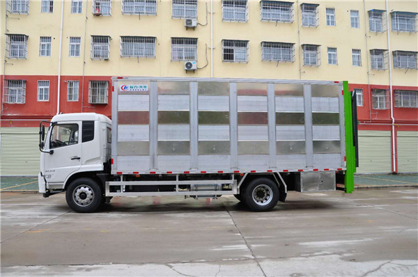 6.8米运猪车(东风天锦)