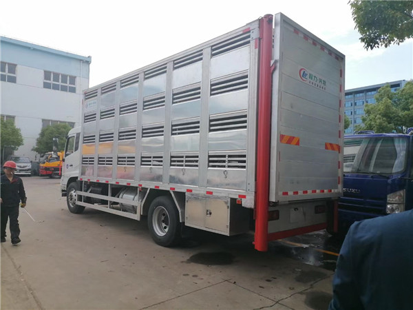 东风天龙运猪车(9.6米)