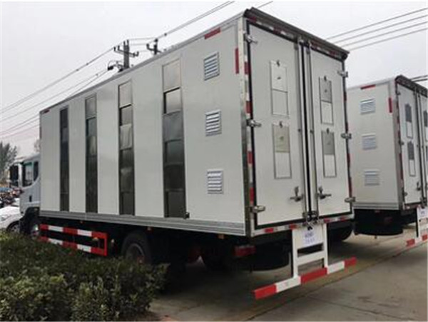 东风D9多利卡畜禽运输车