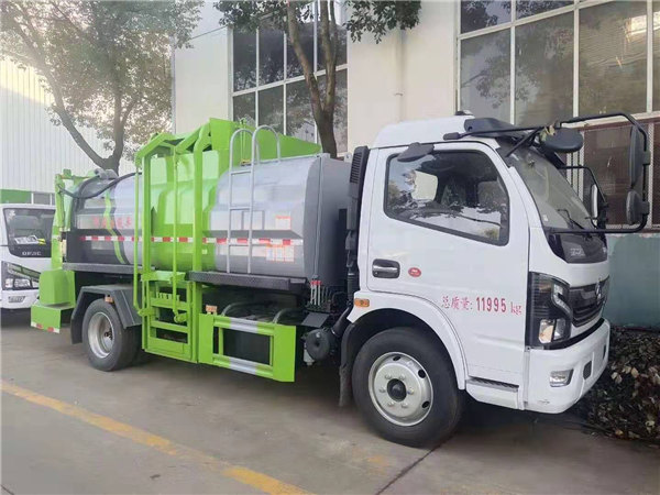 8方餐厨垃圾车(方罐)