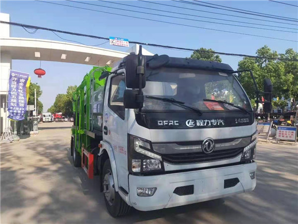 8方餐厨垃圾车(方罐)