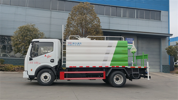 东风7方蓝牌洒水车