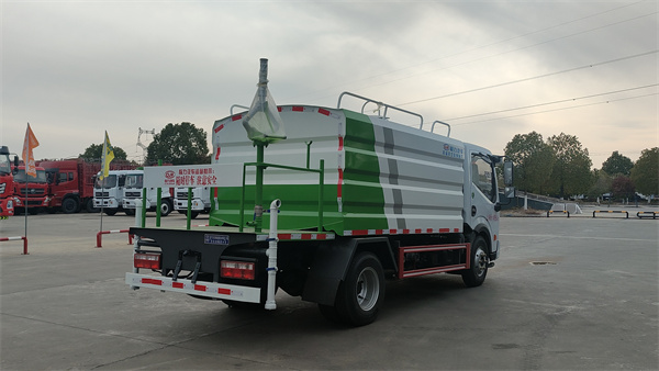 东风7方蓝牌洒水车